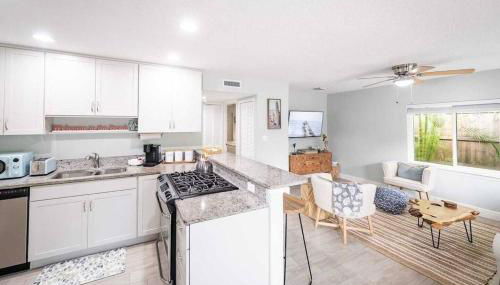 Beach house w/Putting Green/Game Rm/Rooftop Deck - Photo 5