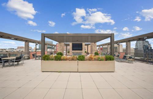 Large 3 bedroom Family Suite, Private Balcony, 5 min to DCA, Gym, Pool and more! - Photo 54