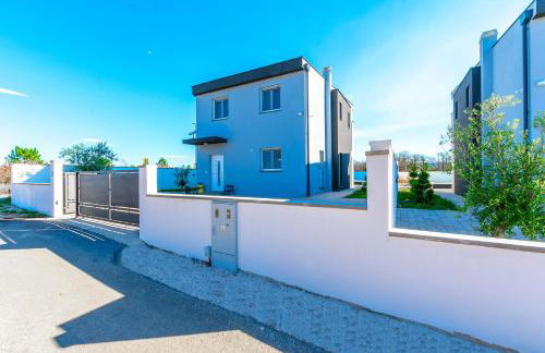 Modern Casa di Lucija with heated pool, near Airport, own parking - Foto 40