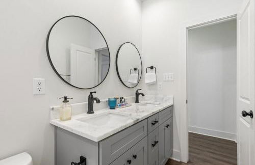 NEW Acadian House KING Bed Cajun Luxury Nespresso - Foto 13