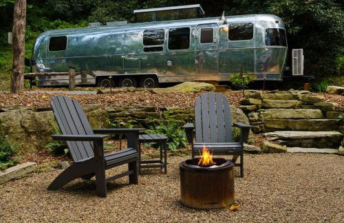 Airstream w Bathtub, River, & Hot Tub - Foto 53