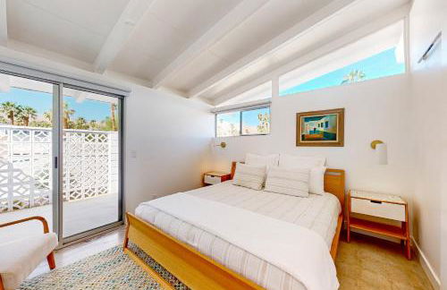 Remodeled midcentury charmer with private salt water pool spa and mountain views - Foto 11