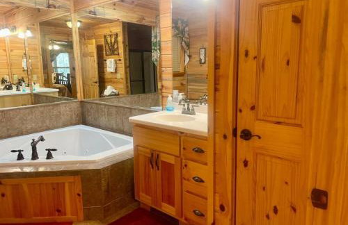 Cabin 2 bed close to Helen hot tub #15 - Foto 25