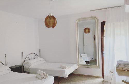 Villa Los Robles en Playa den Bossa con Piscina Privada - Photo 17