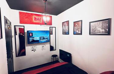 Play Queen - A Playful Unique Hot Tub Retreat - Foto 7