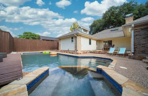 Central Plano 4-BD 2-BA Pool Retreat, Sleeps 10 - Foto 29