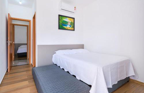 2 QUARTOS com Churrasqueira na Varanda, Piscina, Garagem interna, WiFi 500mbps, Ar Condicionado e Telas de Proteção - Foto 33