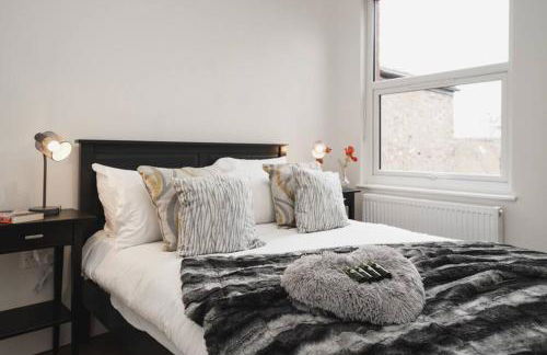 Newly Renovated Modern 4 Bed 3 Bath Apartment London - Foto 20