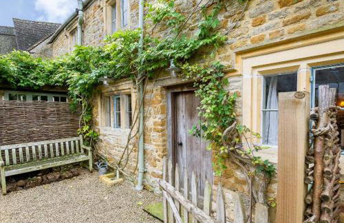 Charming 2BD Cottage in the Heart of Kingham! - Photo 27