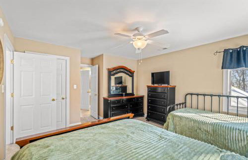 Spacious Family Retreat-Hot tub & Game Room - Foto 35