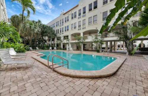 Palm Beach Paradise Walk to Beach Pool WiFi 86" TV WiFi - Foto 27