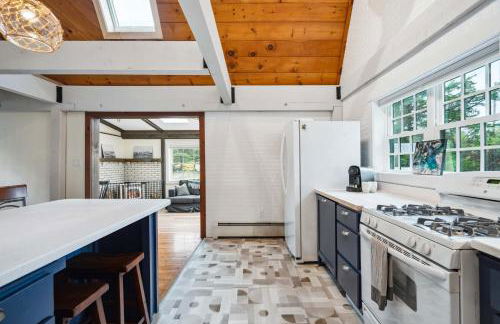 Beach Plum Cottage Steps to Beach Loft AC - Foto 13