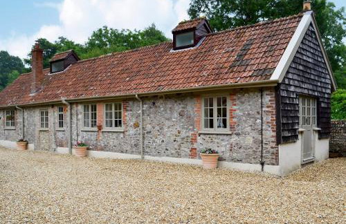 Whatley Lodge - Photo 1