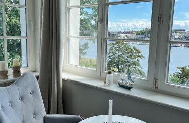 Beste Lage mit Warnowblick - großer Balkon, zwei Schlafzimmer, Aufzug, Stellplatz - Foto 28