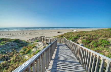 Oceanfront Condo w/ Private Balcony Pool + Tennis Bubbly Blew by Avantstay - Foto 6