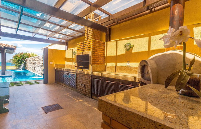 Casa com Cinco Quartos Pé na Areia - Foto 34