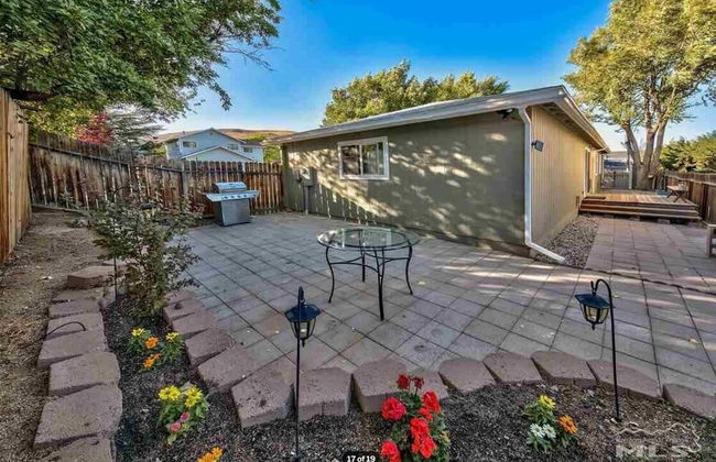 Vibrant Boho Family Home 3 Bed Pet Friendly UNR - Photo 15