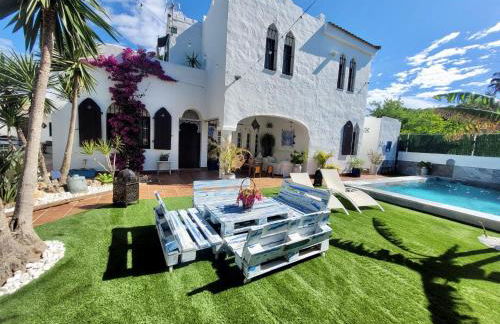 GATU PREMIUM Villa Lurberri piscina privada, 4 dormitorios, 2 baños, parking , jardines, " Preferente mayores de 25 años y familias " ín y barbacoa - Foto 1