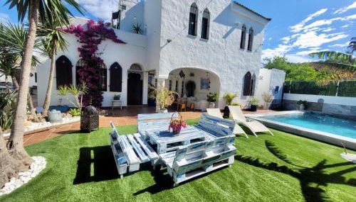 GATU PREMIUM Villa Lurberri piscina privada, 4 dormitorios, 2 baños, parking , jardines, " Preferente mayores de 25 años y familias " ín y barbacoa - Foto 1