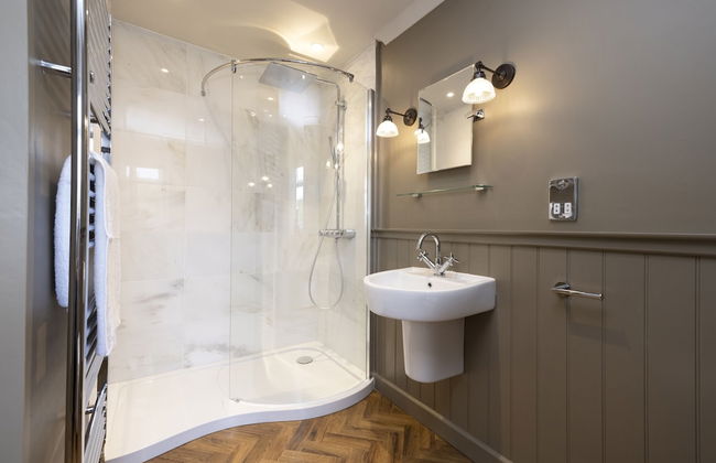 JOIVY Exceptional Cottage W/ Stunning Country Views - Photo 42