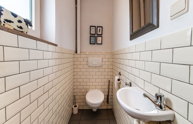 Beautiful Group House With Large Garden - Photo 26