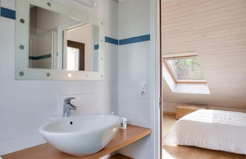 Jardin et piscine - 1km de la plage de Mousterlin - Foto 25