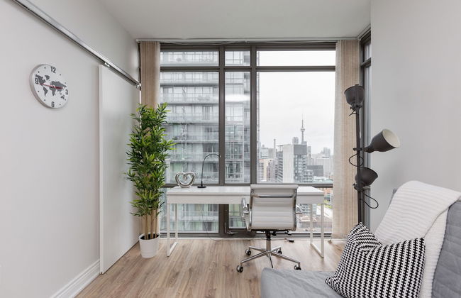 Bright Sub-Penthouse on Bay St - Photo 1