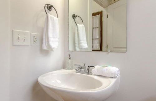 Vibrant Trendy Two Bedroom Home Near Marathon Village - Foto 19