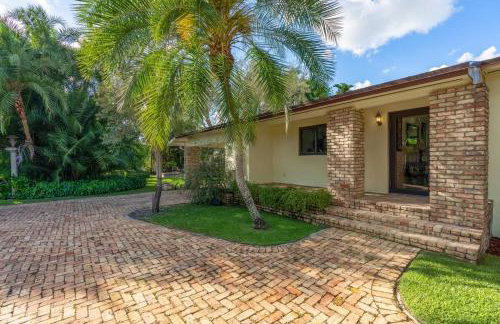 The Garden House Hot Tub Pool and Lush Garden Oasis - Foto 45