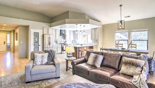 Charming Chester Home with Furnished Porch! - Foto 4