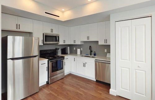 Fun Cozy Apts - 1 25 Mile Walk to TIAA Bnk Fld - Foto 3