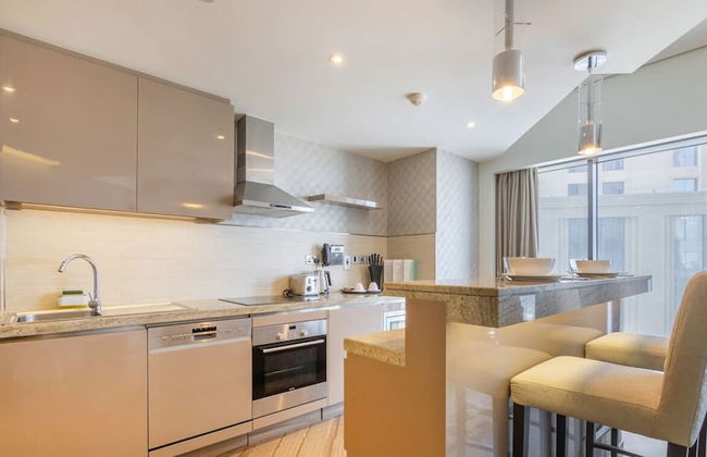 Modern 1BR Near Dubai Frame With City Views - Photo 13