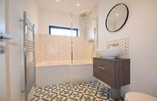 Flat 1 High Tide House, Mortehoe - beautifully designed ground floor flat with sea views and garden - Foto 7
