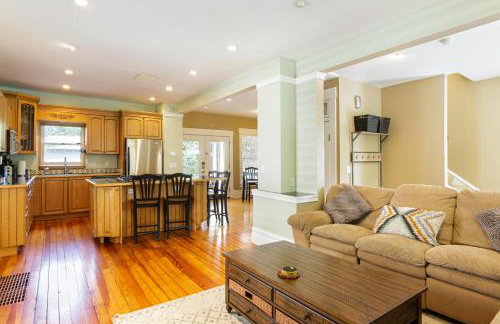 Home with Garage, Hot Tub, near OSU & Short North - Photo 7