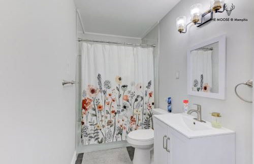 The Moose #11 - Luxe Modern loft with King Bed, Free Parking & Wi-Fi - Foto 23