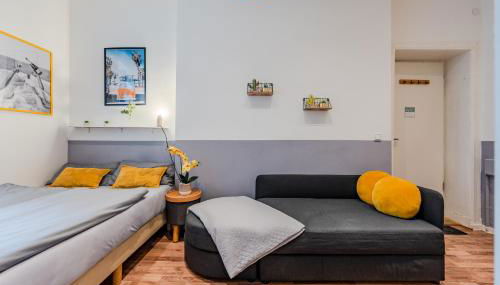 Cozy Retro Chic with Patio and Self Check-in - Foto 3