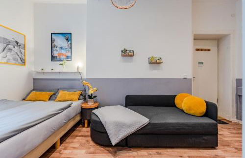 Cozy Retro Chic with Patio and Self Check-in - Foto 3