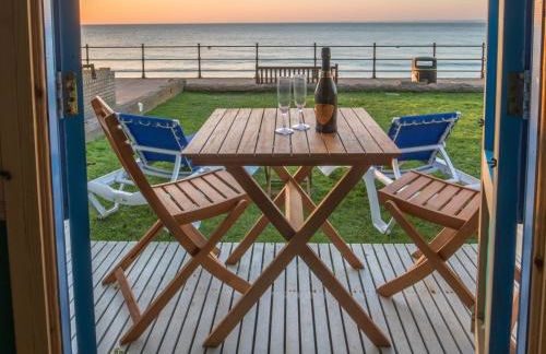 Promenade Apartment with own Beach Hut - Photo 15