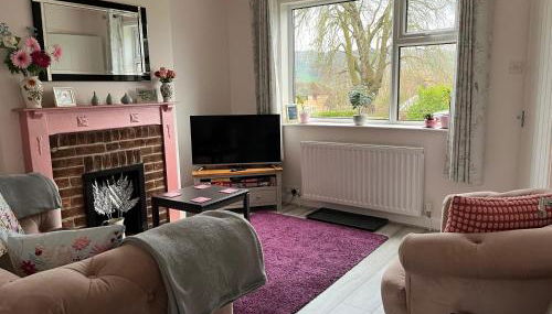 Two Four Four, holiday home in Matlock - Foto 3