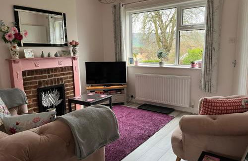 Two Four Four, holiday home in Matlock - Foto 3