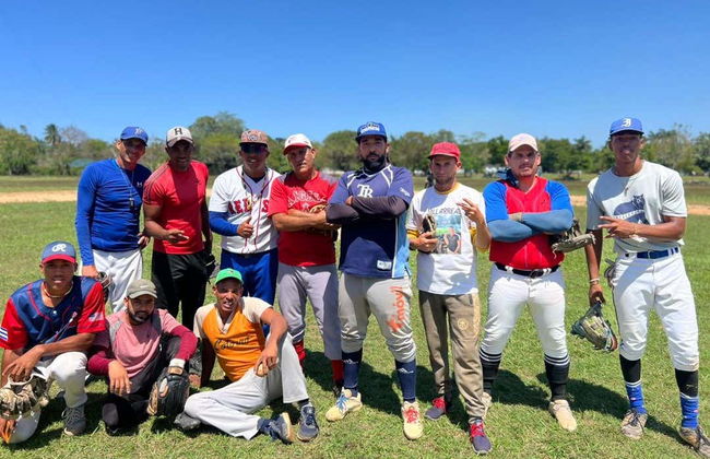 Partita di baseball all'Avana con guida locale - Foto 1