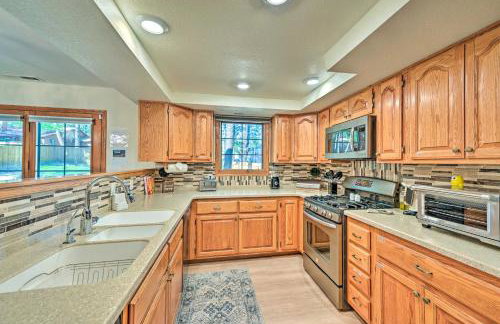 Spacious Flagstaff Home with Hot Tub and Grill! - Foto 9