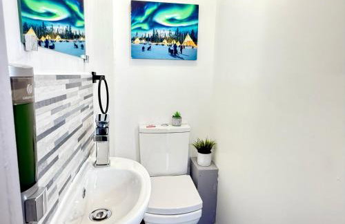 3-Bedroom spacious House, Private garden, Prime location, WiFi, Netflix - Foto 30