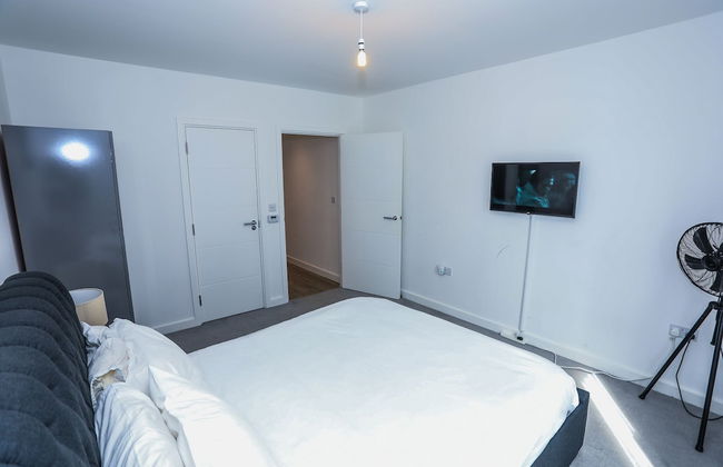 Exquisite One Bed Apartment - Photo 5