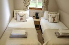 Bonnie Lodge-Lochside Location with Hot Tub - Photo 13