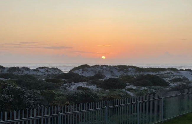 Beachfront, Private Pool, Pizza Oven, Pool Table, Fast Internet, Family Friendly - Photo 52