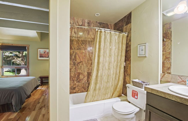 Beachfront Ski Cabin - Photo 5