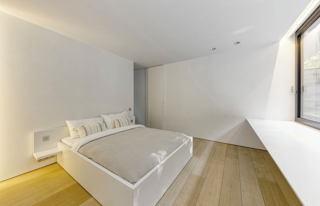 The Glass Manor - Photo 4