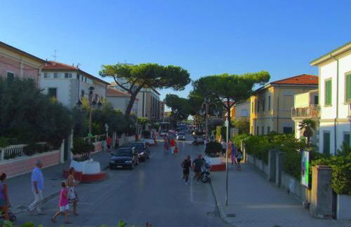 Huge Holiday Home in Marina di Castagneto Carducci near Sea - Foto 79