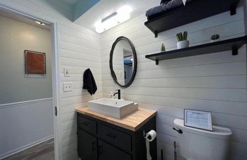 Home 7 beds, 2 baths Farmstay at Pygmy Goat Farm Byron Center Michigan - Foto 6